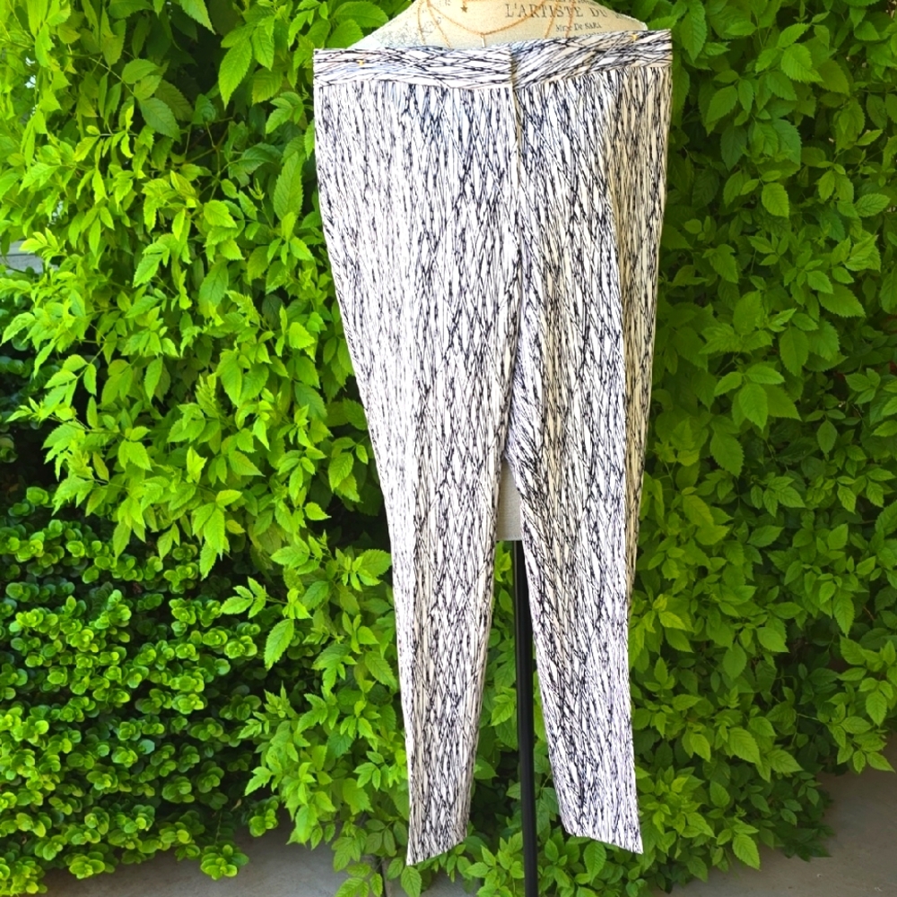 Vince Camuto Black And White Print Pants